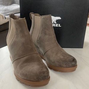 Sorel Joan of Arctic Chelsea II boot.